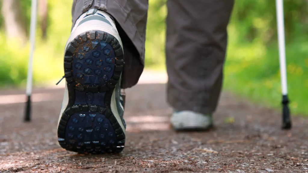 Nordic Walking Schuhe für Herren in der Natur