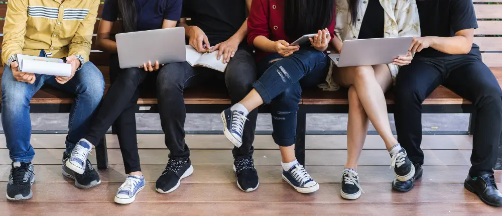 Ausbildungsmenschen am Lernen